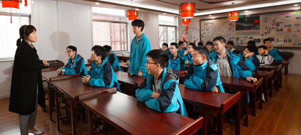 潼关 分类教学，因材施教，采取“一类一方案、一人一目标”的教学方法