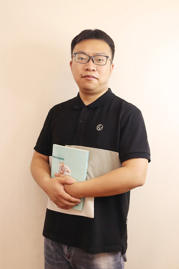 潼关杨斌 本科学历，毕业于西安航空学院