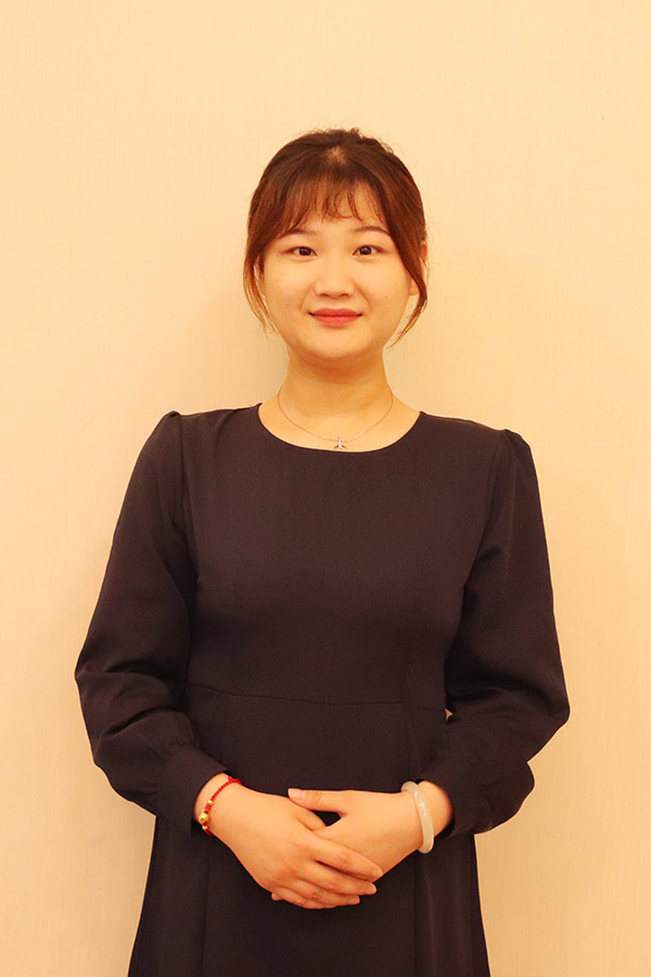 潼关文哲 本科学历，优秀班主任