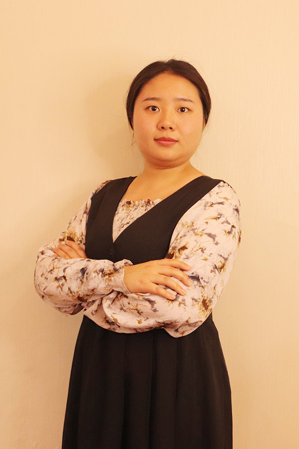 潼关何爱玲 本科学历，优秀班主任
